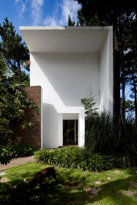 Habitação Unifamiliar na Aroeira, Cândido Chuva Gomes - Arquitectos, Lda Cândido Chuva Gomes - Arquitectos, Lda Casas minimalistas