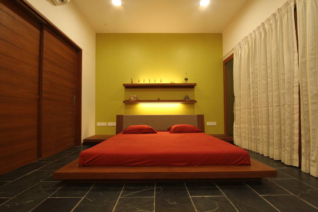 Mr. Harsh Patel Residance, U design studio U design studio Classic style bedroom Property,Furniture,Building,Comfort,Light,Amber,Wood,Textile,Lighting,Orange