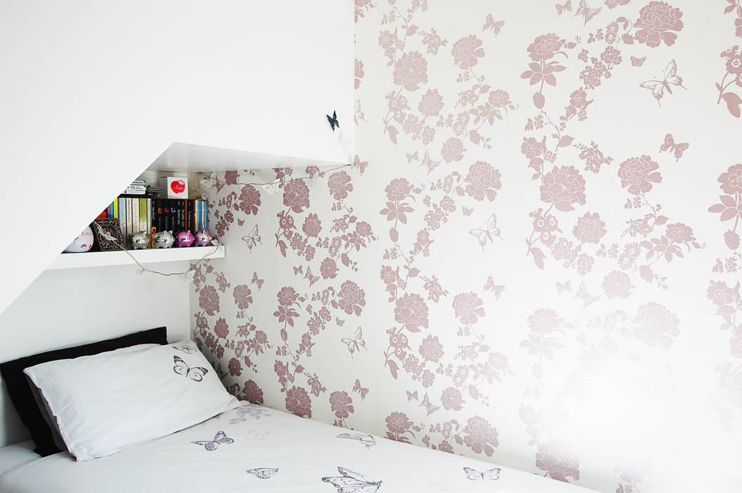 pretty flower bedroom wallpaper: wallslaura felicity