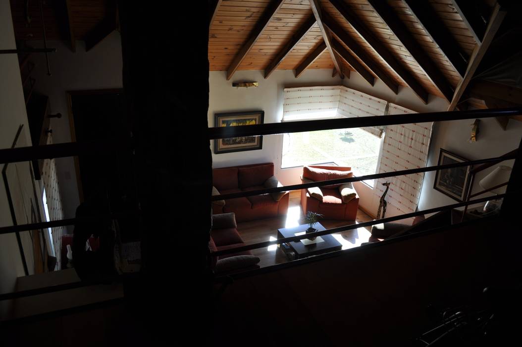VIVIENDA UNIFAMILIAR AM Estudios Balcones y terrazas rústicos Cobre/Bronce/Latón balcón interior,vista,casa de madera,madera metal,columna de madera