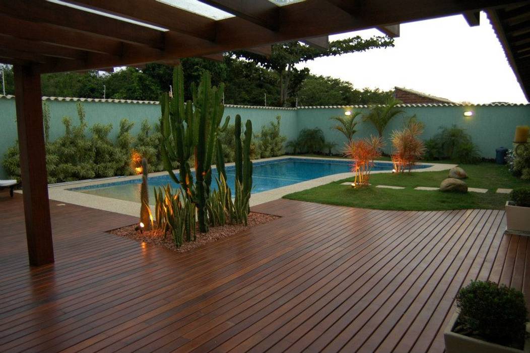 Luar de Búzios Gisele Ribeiro Arquitetura Piscinas ecléticas Madeira Efeito de madeira piscina,deck,area de lazer,gisele ribeiro