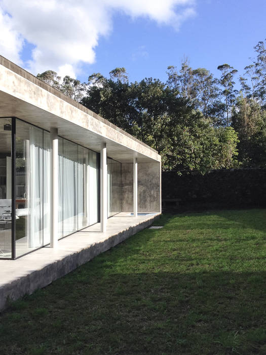 A Glass House, ARCO mais - arquitectura e construção ARCO mais - arquitectura e construção Casas minimalistas Concreto reforçado