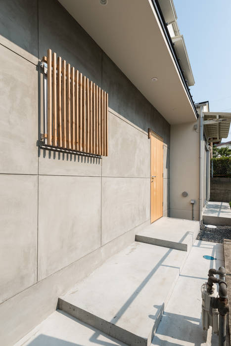 Re：M-house, coil松村一輝建設計事務所 coil松村一輝建設計事務所 Casas ecléticas