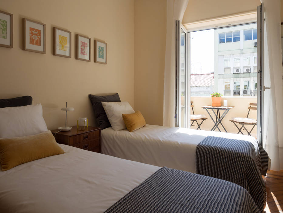 50s Apartment (Serviced) - Lisbon, MUDA Home Design MUDA Home Design Eclectische slaapkamers