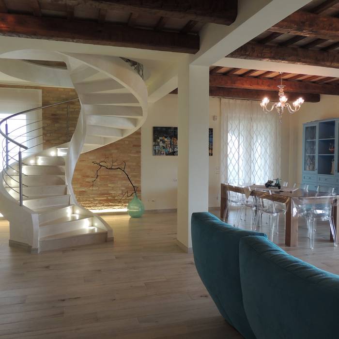 Veduta d'insieme dall'ingresso Nadia Moretti Soggiorno moderno scala,soggiorno,living