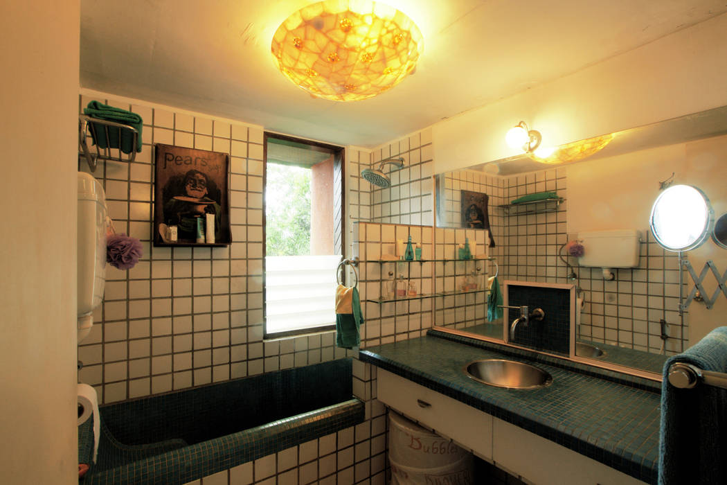 Duplex Apartment, Creativity, Auroville, C&M Architects C&M Architects Eclectic style bathroom