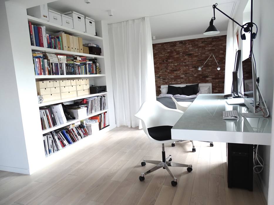 homify Minimalist study/office