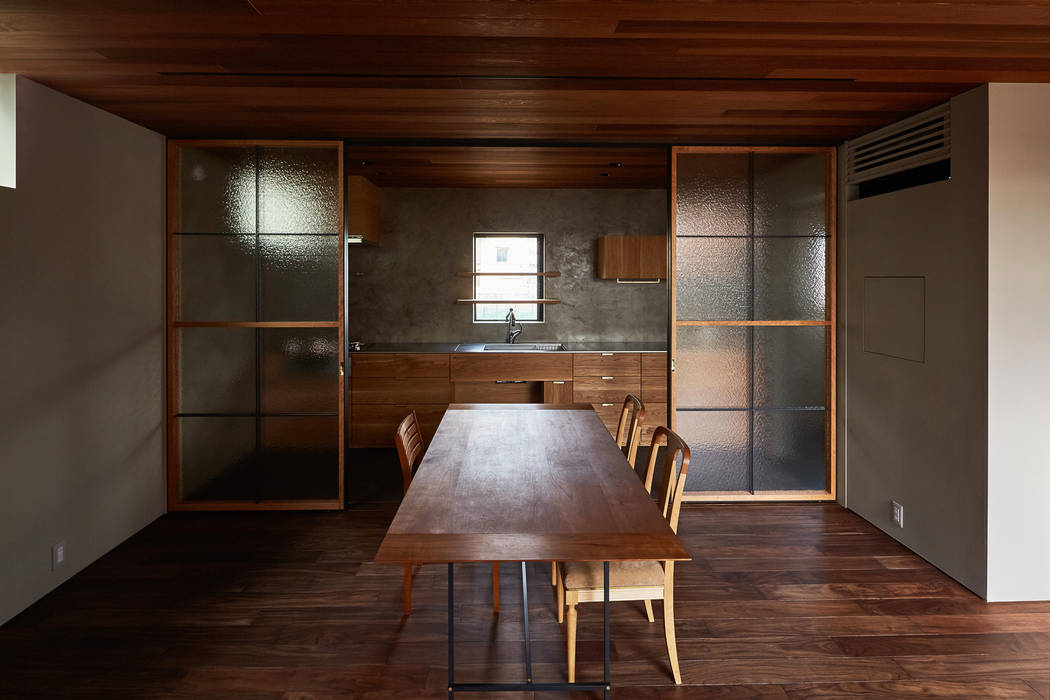 SHIMA, 武藤圭太郎建築設計事務所 武藤圭太郎建築設計事務所 Modern Kitchen Solid Wood Multicolored