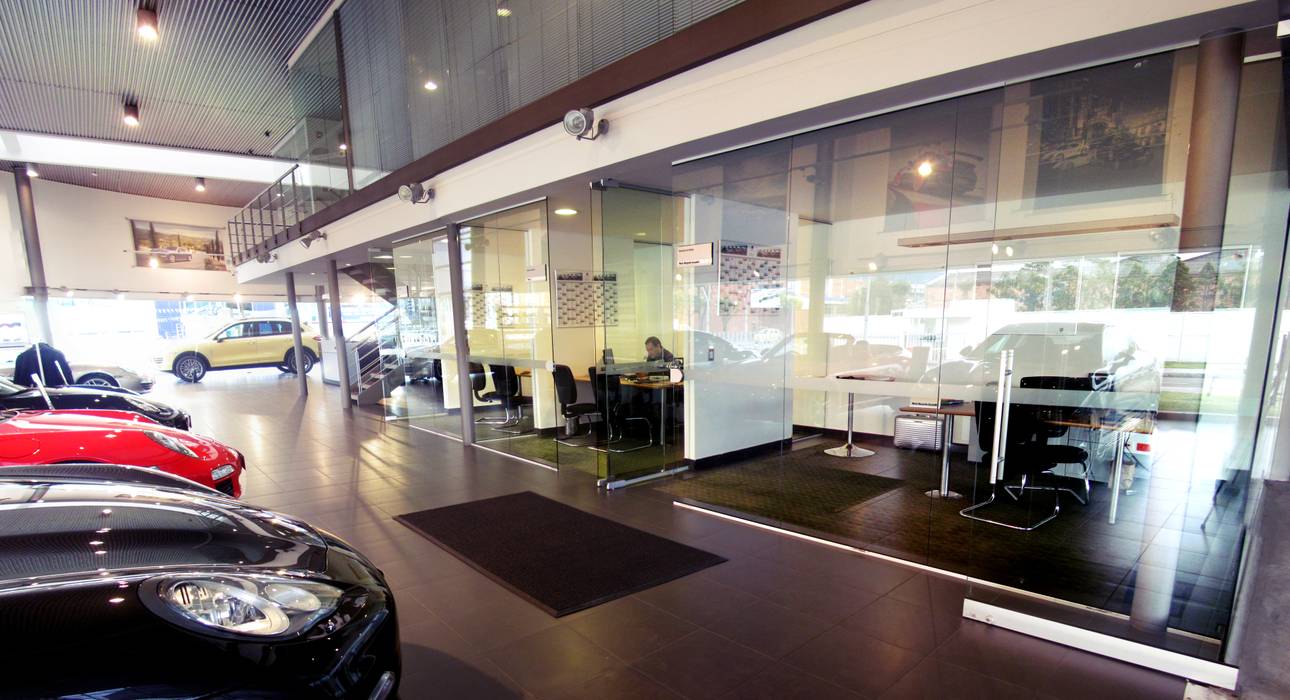 Local Porsche, Arquitectura Visual Arquitectura Visual Commercial spaces Office spaces & stores