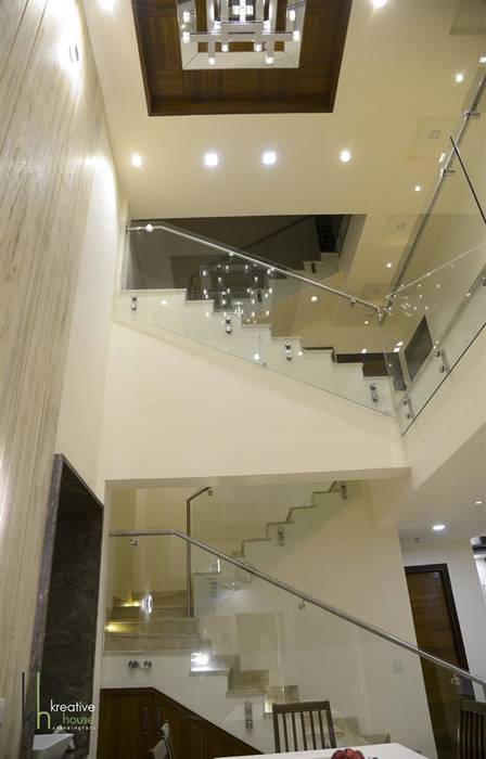 Stair Case KREATIVE HOUSE Eclectic style corridor, hallway & stairs Glass