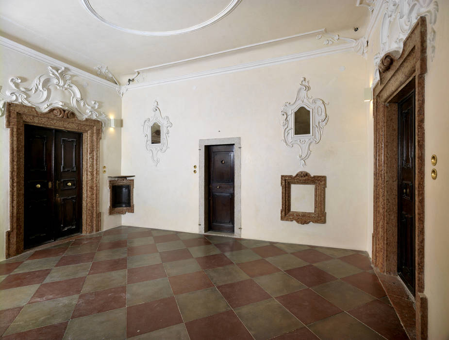 PALAZZO CANDELPERGHER, masetto snc masetto snc Classic style corridor, hallway and stairs
