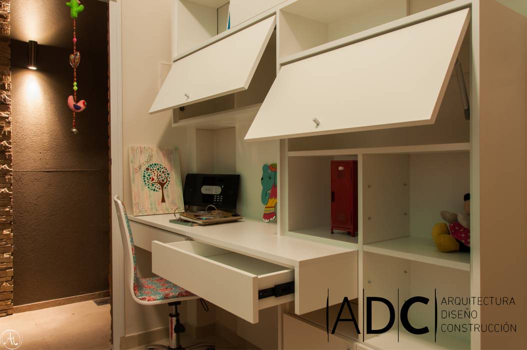 Detalle de mueble equipado DIAZ GUERRA ESTUDIO Dormitorios infantiles modernos: mueble infantil,mueble a medida,equipamiento niños,Escritorios y sillas