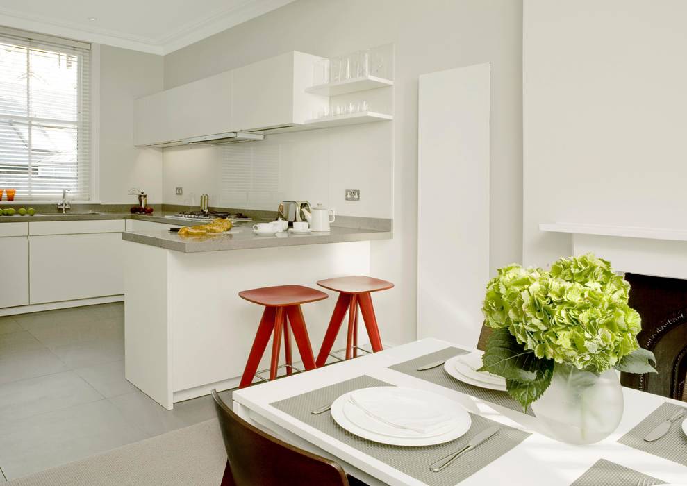 Small U Shaped Kitchen Elan Kitchens Cocinas de estilo moderno Modern kitchen,small kitchen,kitchen diner,white kitchen,u shape kitchens