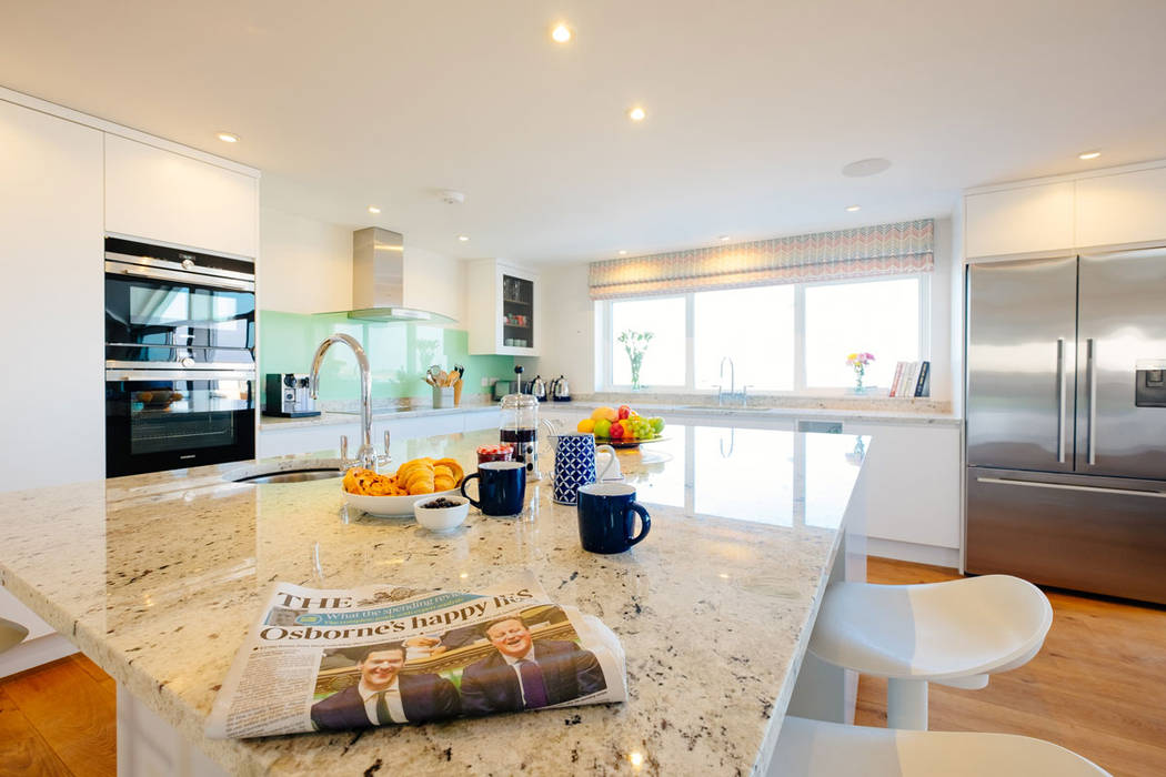 Tregoose, Polzeath homify Modern kitchen