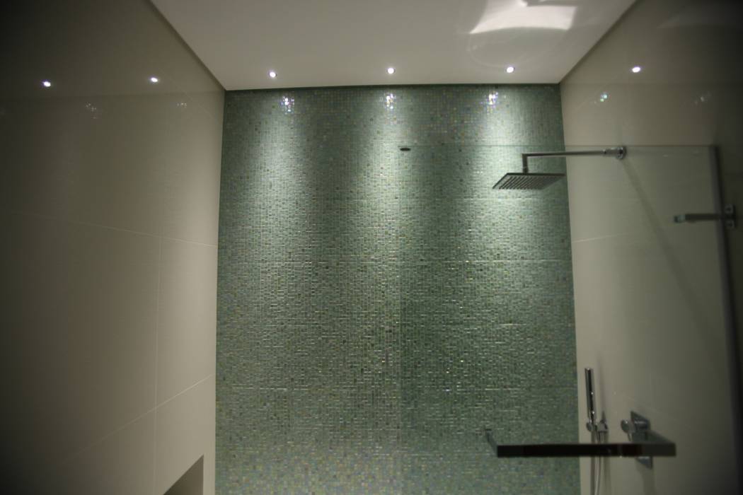 Baños modernos de AlexandraMadeira.Ac - Arquitectura e Interiores Moderno