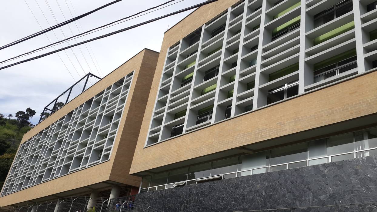 Fachada de Colegio Camilo Mora Analema Construccion y Acabados Casas modernas