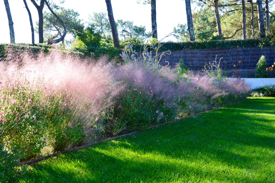 Elégance d'un jardin, PATXI CASTRO PATXI CASTRO Jardines de estilo mediterráneo