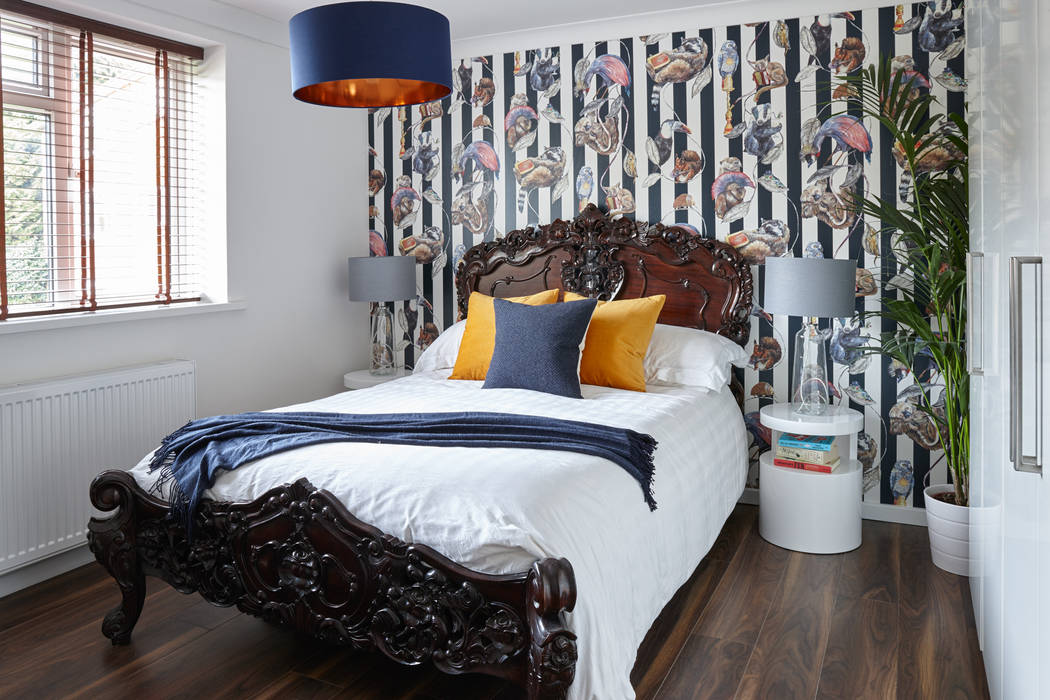 Virginia Water Apartment - Surrey Bhavin Taylor Design Nowoczesna sypialnia Bedroom,bed,rococo style,bedside tables,wallapaper,feature wall,animals,blue,yellow,mustard,grey,bedding