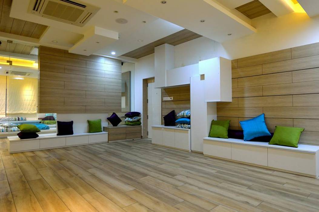Residential interiors for Mr.Seelan at Chennai, Offcentered Architects Offcentered Architects Minimalist living room Property,Interior design,Wood,Comfort,Flooring,Couch,Floor,Wall,House,Condominium
