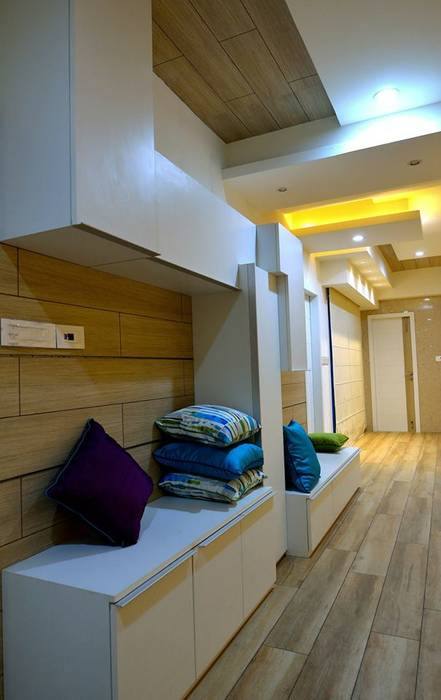 Residential interiors for Mr.Seelan at Chennai, Offcentered Architects Offcentered Architects Minimalist living room