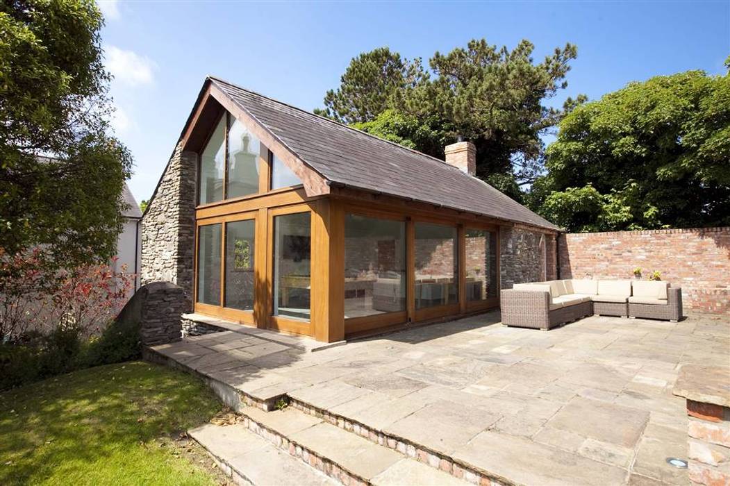 Classical Neo-Georgian country house with stone coach house, courtyard and tennis court, Des Ewing Residential Architects Des Ewing Residential Architects Case classiche