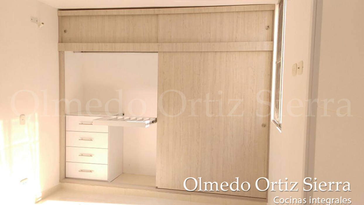 Closets , Cocinas Integrales Olmedo Ortiz Sierra Cocinas Integrales Olmedo Ortiz Sierra Habitaciones modernas Madera Acabado en madera Armarios y cómodas