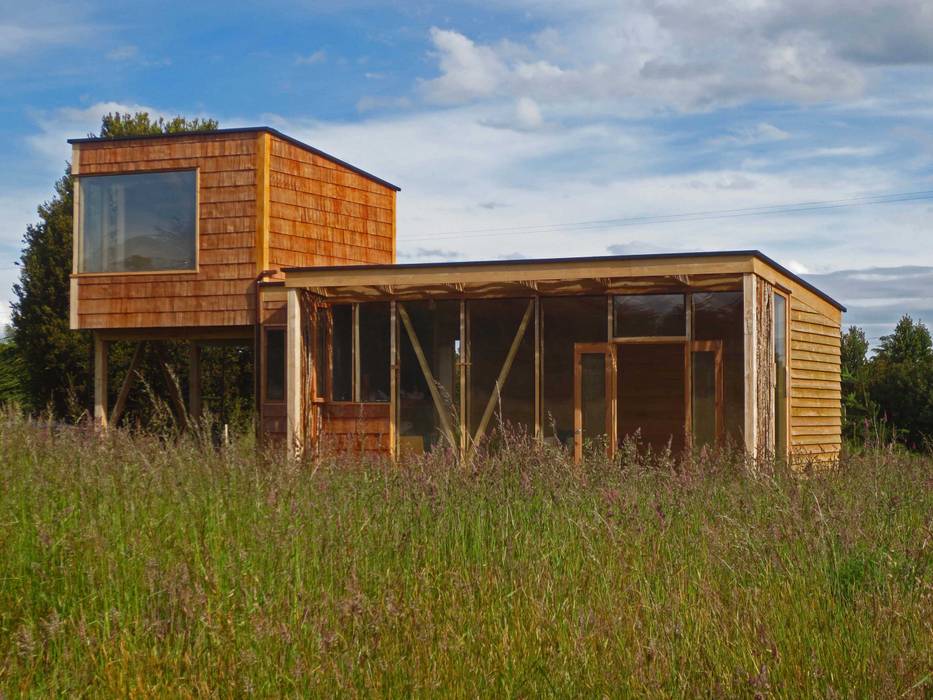 Frente homify Casas estilo moderno: ideas, arquitectura e imágenes Madera Acabado en madera