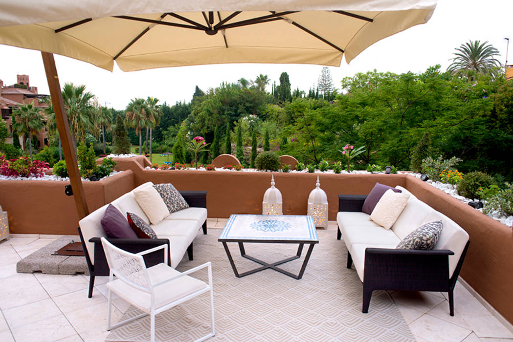 Chill out area homify Balkon, Beranda & Teras Gaya Mediteran Keramik Furniture