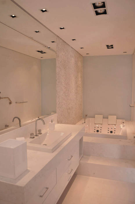 Banheiro Suíte A/ZERO Arquitetura Banheiros modernos bancada de pedra,banheira,banheiro