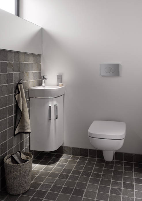 Ванные комнаты в условиях ограниченного пространства, BlueResponsibility BlueResponsibility Minimalist style bathroom Bathtubs & showers