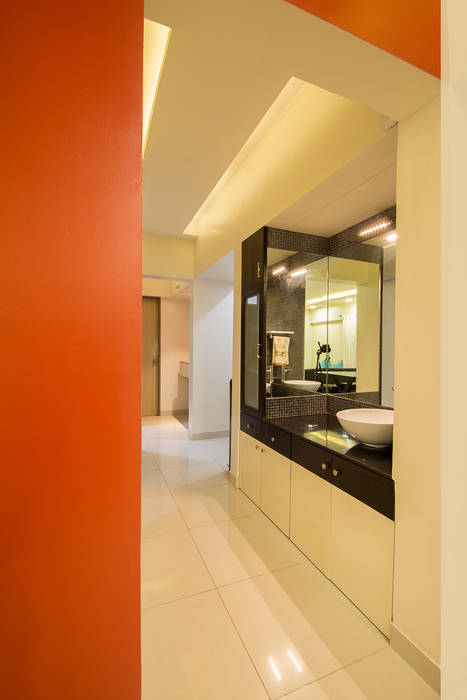 A residence for Mr.Nitin Warrier at Blue Ridge ,Hinjewadi ,Pune, Navmiti Designs Navmiti Designs Minimalist corridor, hallway & stairs Clothes hooks & stands