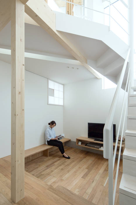 白箱の家（White BOX House）, 一級建築士事務所 Atelier Casa 一級建築士事務所 Atelier Casa Minimalistische Wohnzimmer Holz Holznachbildung