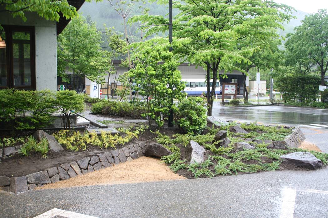 木曽K館, 庭のクニフジ 庭のクニフジ Modern style gardens