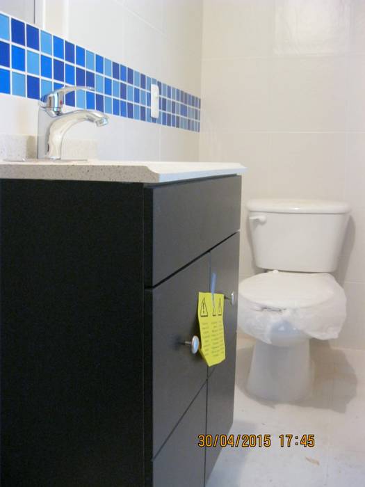 Remodelación de baño Fixing Baños eclécticos Azulejos azulejos,baños pequeños,baños,remodelación baños,lavabo,gabinete de baño,muebles de baño