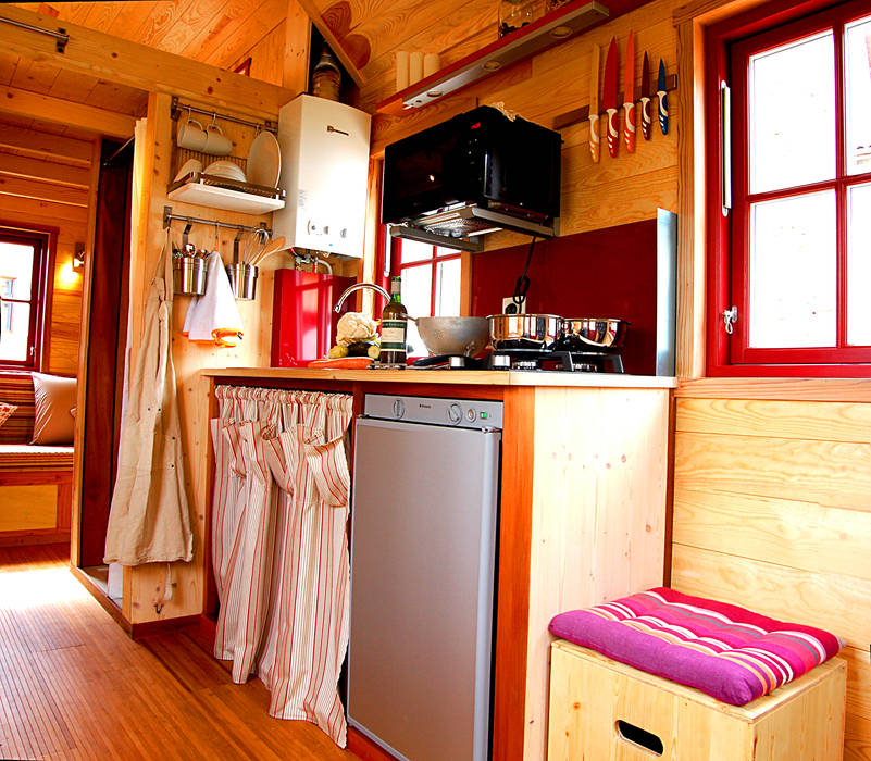 TINY HOUSE CONCEPT - , TINY HOUSE CONCEPT - BERARD FREDERIC TINY HOUSE CONCEPT - BERARD FREDERIC Eclectic style houses