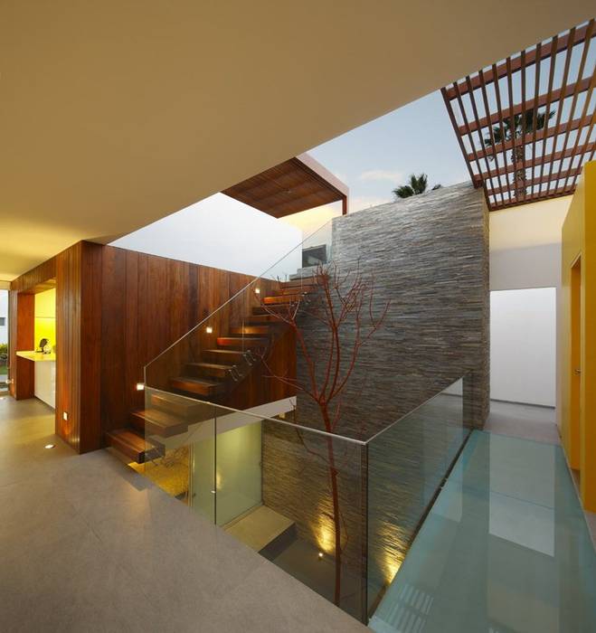 Casa P12, Martin Dulanto Martin Dulanto Modern Corridor, Hallway and Staircase