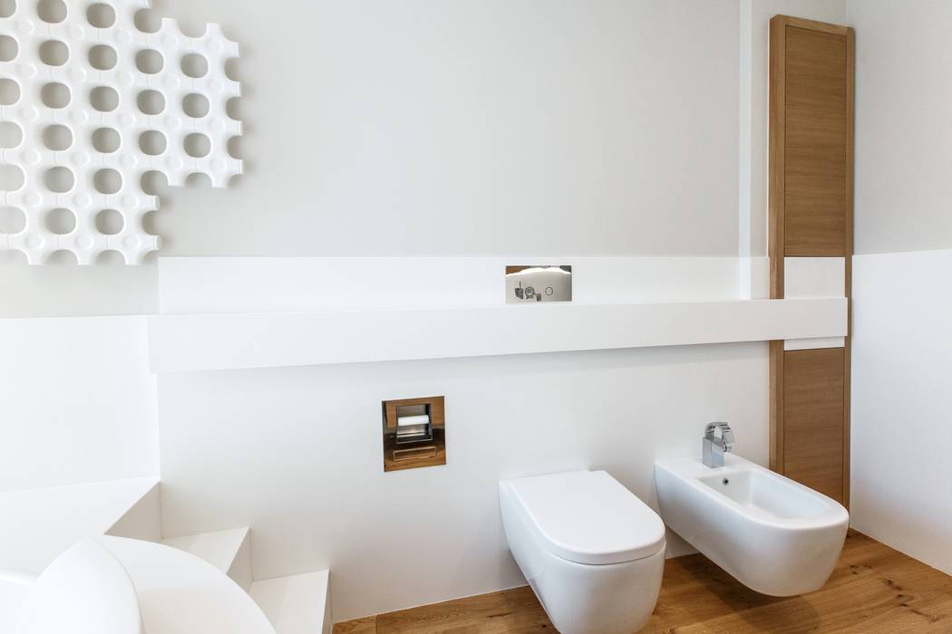 homify Modern style bathrooms