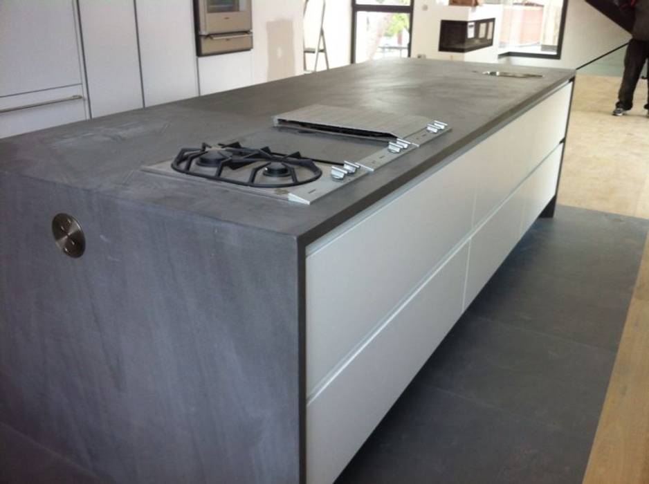 Amboage, Rochene Floors Rochene Floors Modern kitchen Bench tops