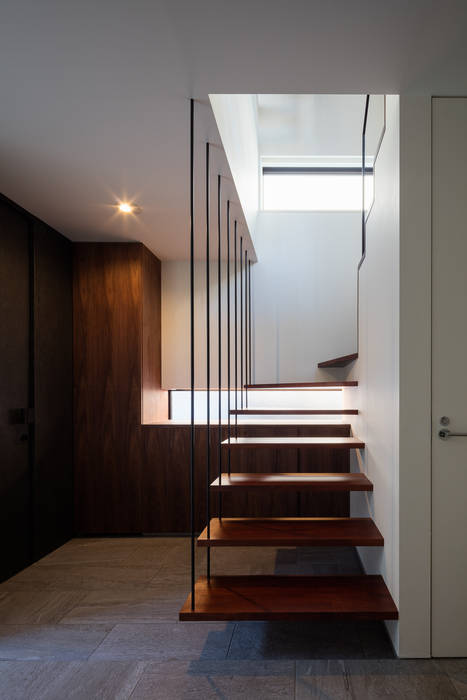 室内化したテラスを持つ家, 設計事務所アーキプレイス 設計事務所アーキプレイス Corredores, halls e escadas modernos