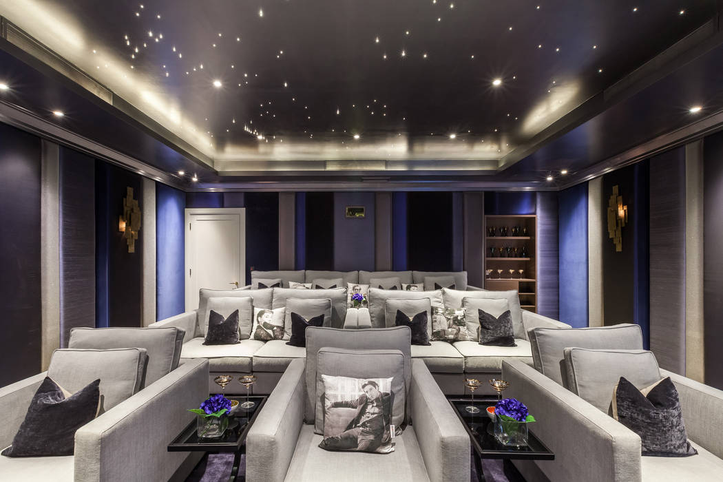 Bespoke Home Cinema Mille Couleurs London Salas de entretenimiento de estilo moderno Plata/Oro padded wall panels,home cinema,upholstered panels,wall tiles,padded wall tiles,upholstered walls,fabric on wall,media room