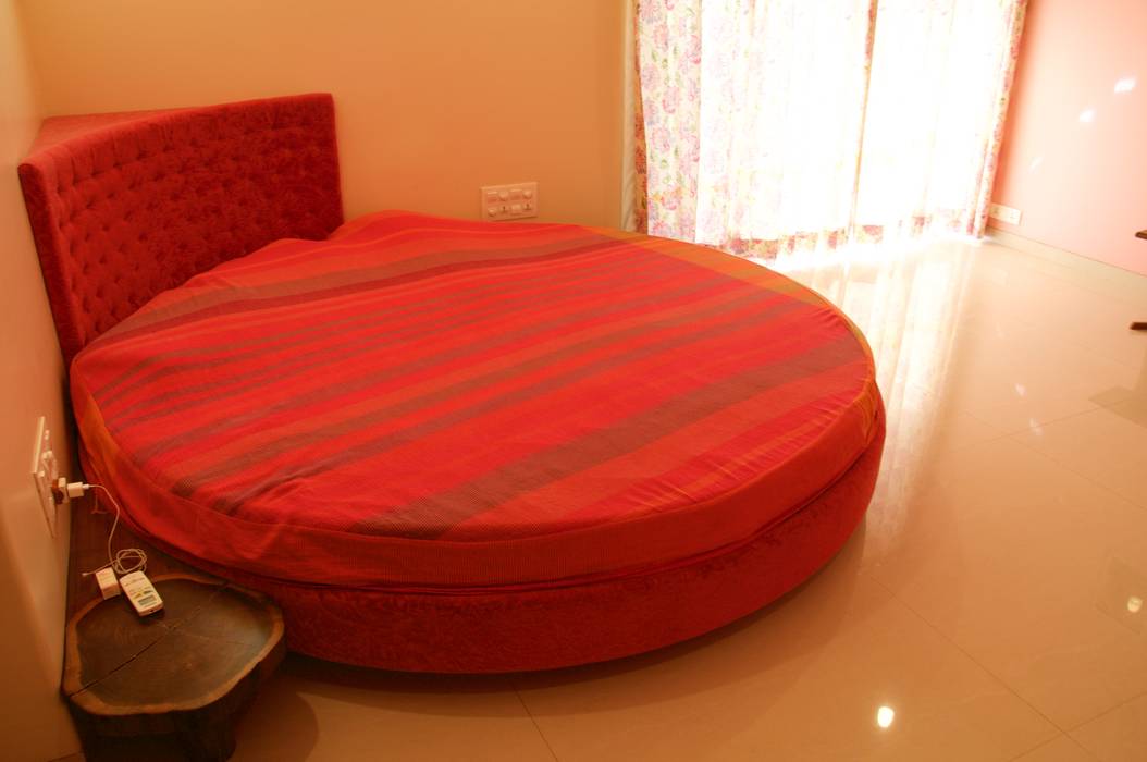 Bungalow in Bhuj, Design Kkarma (India) Design Kkarma (India) Eclectic style bedroom