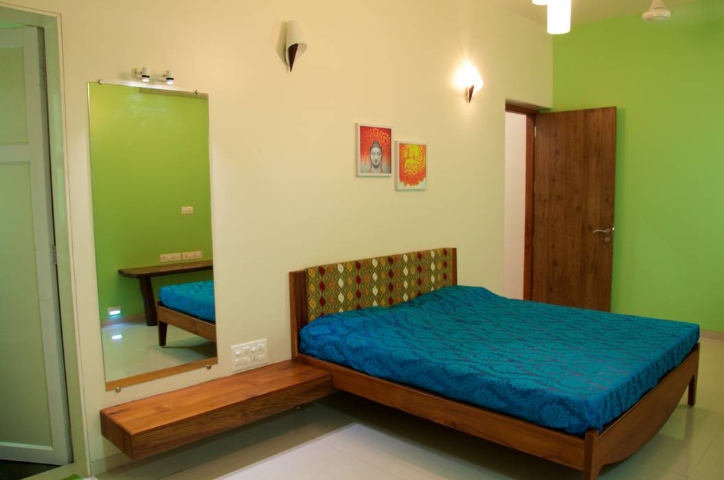 Bungalow in Bhuj, Design Kkarma (India) Design Kkarma (India) Eclectic style bedroom