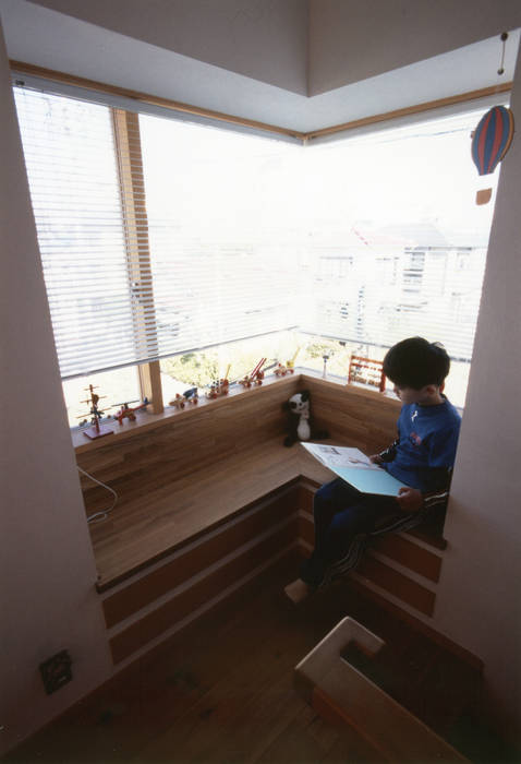 静岡の家 case001 岩川アトリエ モダンな 窓&ドア bench,ベンチ