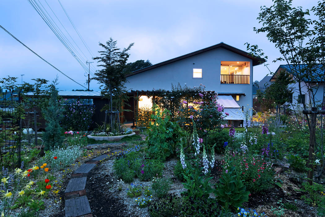 青木平の家, 岩川アトリエ 岩川アトリエ Casas estilo moderno: ideas, arquitectura e imágenes