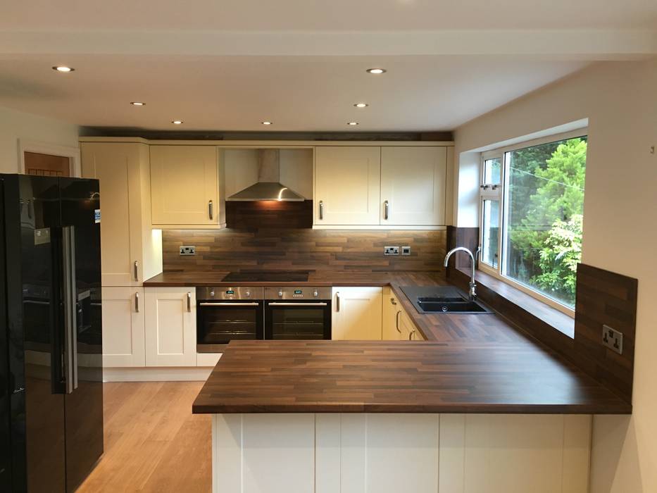 Mr Mrs W Design 4 living UK Cocinas de estilo moderno kitchen appliances,kitchen lighting,kitchen cabinet,laminate flooring,LED Lighting