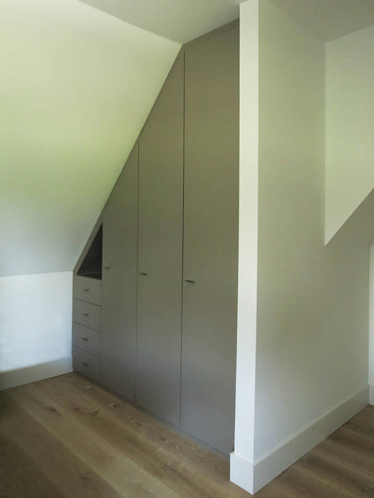 Landhuis inrichting, Houtbewerking WKH Interieurbouw Houtbewerking WKH Interieurbouw Moderne slaapkamers MDF Garderobe- & ladekasten