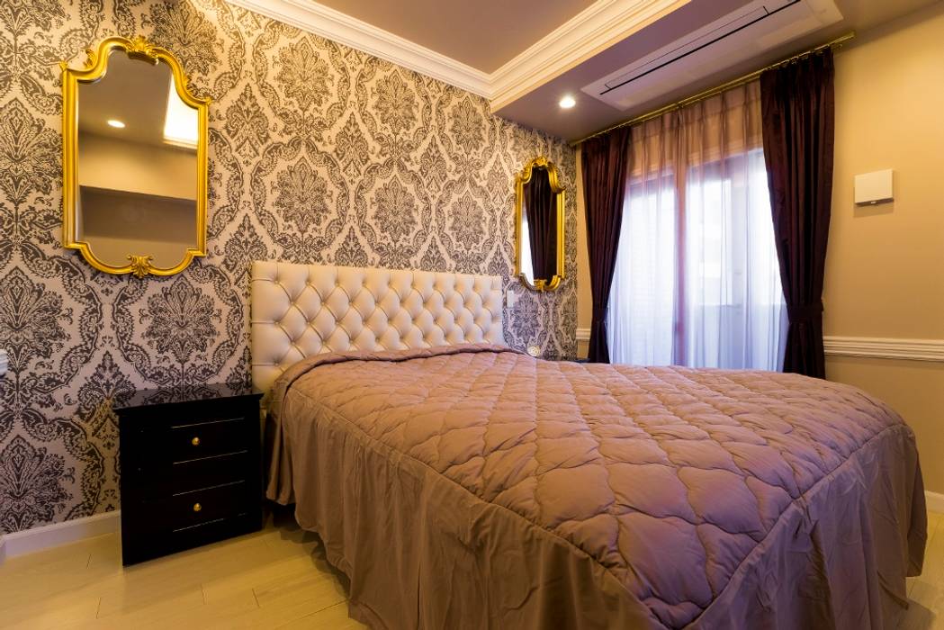 ご夫婦の長年の想いがすみずみまで詰まったエレガントで美しい空間, QUALIA QUALIA Classic style bedroom