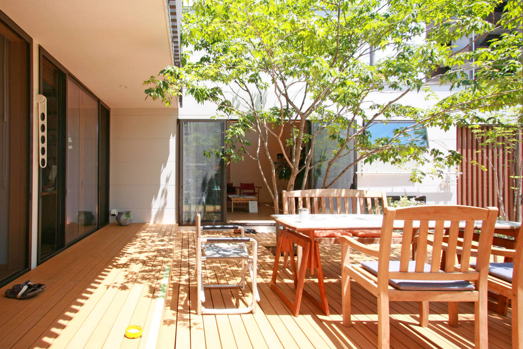 蕨市のコートハウス, 設計事務所アーキプレイス 設計事務所アーキプレイス Balcones y terrazas modernos