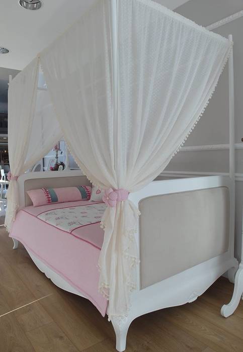 Quarto de Rainha ou princesa? Foi pensado para meninas , Alfama Home Vintage Alfama Home Vintage Stanza dei bambini in stile classico Legno Effetto legno Letti & Culle