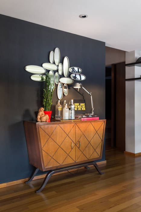 Apartamento Vermelho, Johnny Thomsen Arquitetura e Design Johnny Thomsen Arquitetura e Design Modern Corridor, Hallway and Staircase